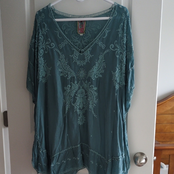 Embroidered Teal V-Neck Women Top - Picture 4 of 4